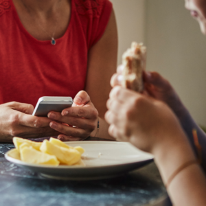 Uso positivo de dispositivos: pautas para el bienestar digital en familia